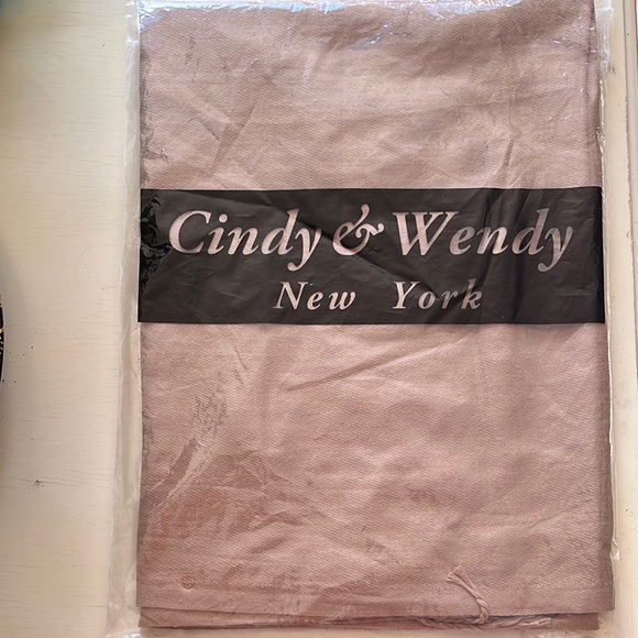 Cindy & Wendy New York Camel Scarf - Picture 1 of 2